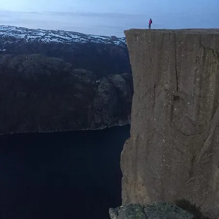 Hellvikhyttene