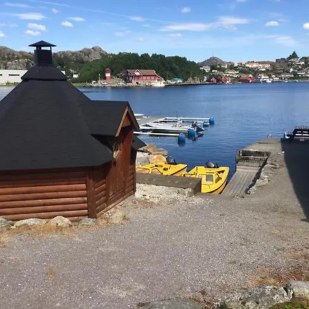 Hellvikhyttene Hébergement de vacances