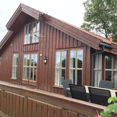 Holiday home Hellvikhyttene *