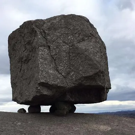 Hellvikhyttene * Hellvik
